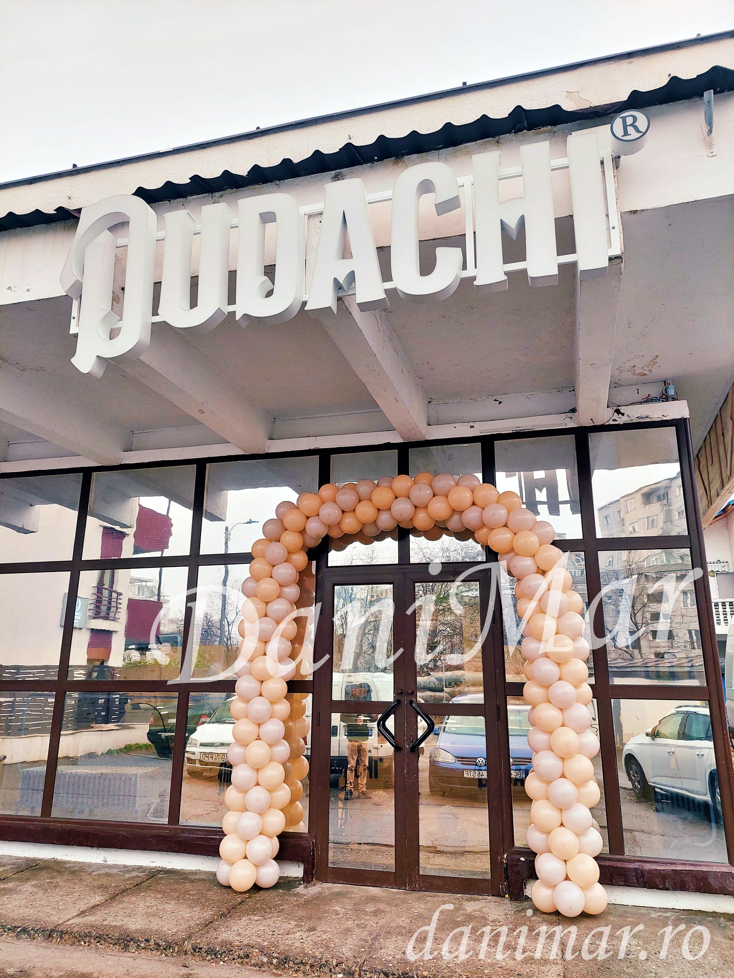 Arcada din baloane pentru deschidere / inaugurare spatiu comercial magazin