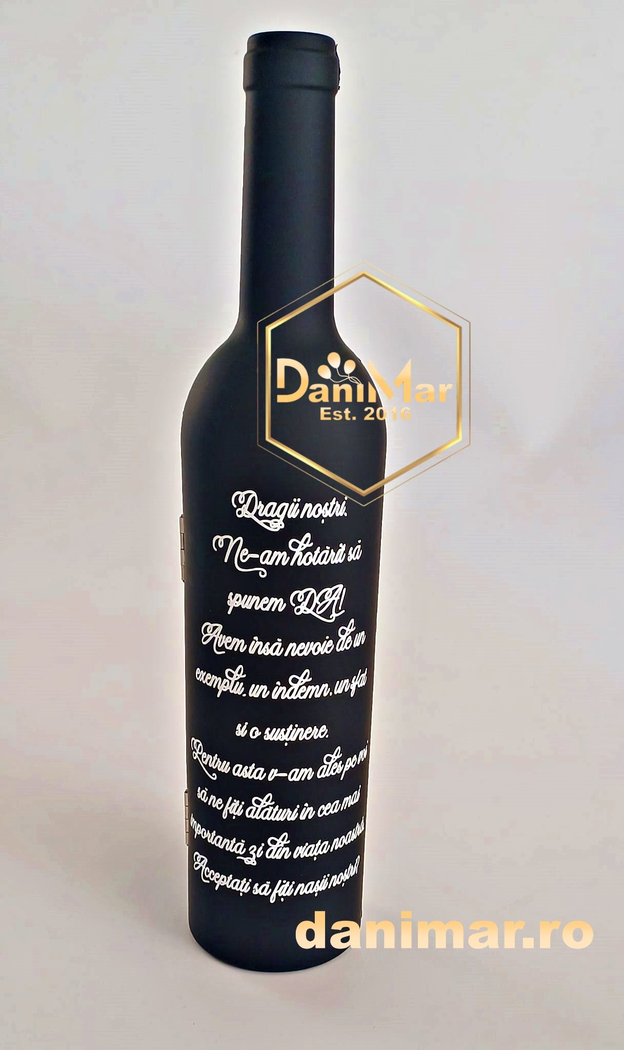 Set cadou personalizat tip sticlă de vin cu 5 accesorii