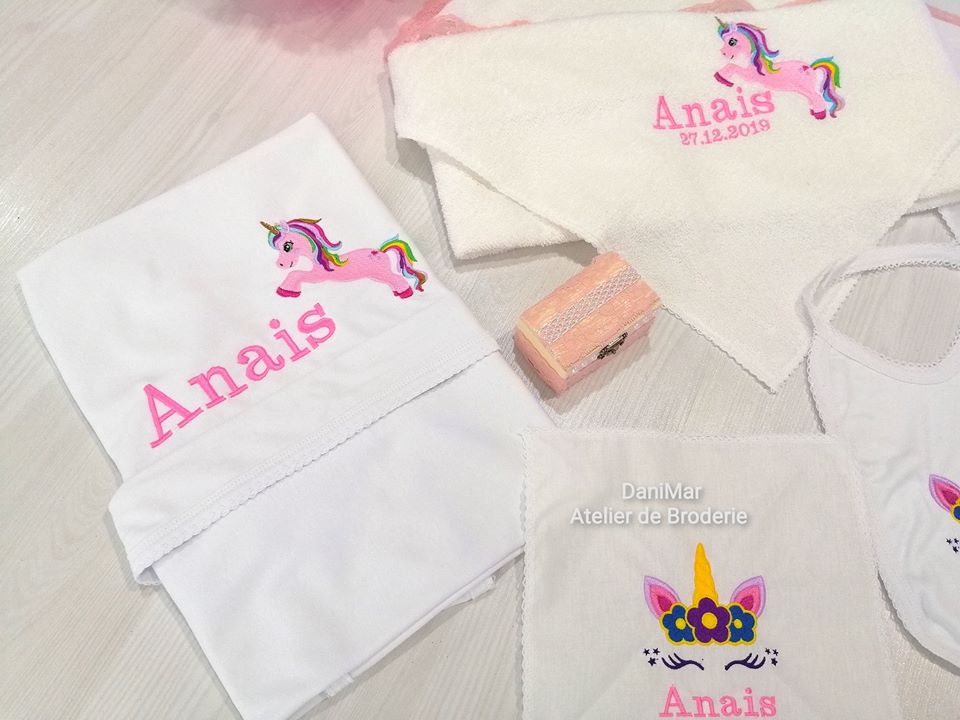 Trusou botez fetite personalizat cu broderie - Unicorn - DaniMar