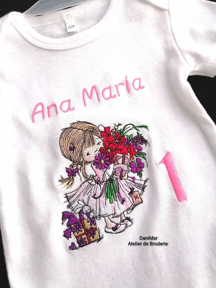 Body aniversar personalizat prin broderie - Fetita cu flori - DaniMar