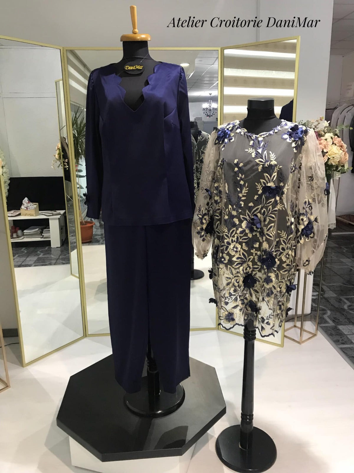 Costum 3 piese: pantalon si bluza din tafta si bluza dantela 3D