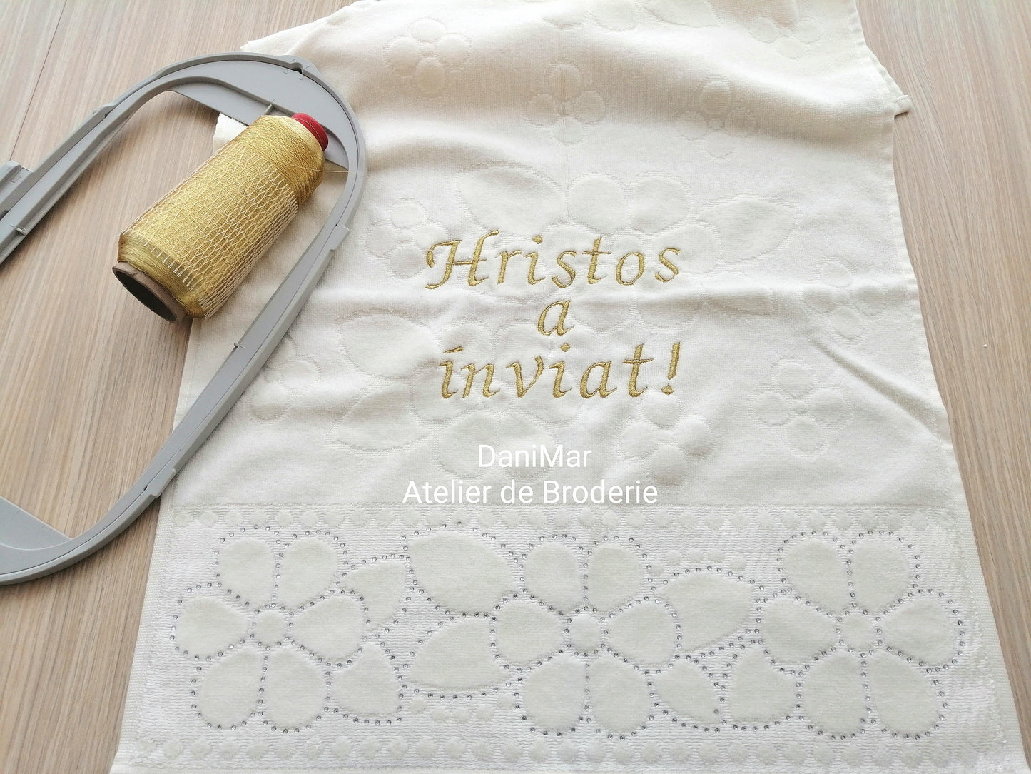 Prosop brodat - "Hristos a Inviat" - DaniMar