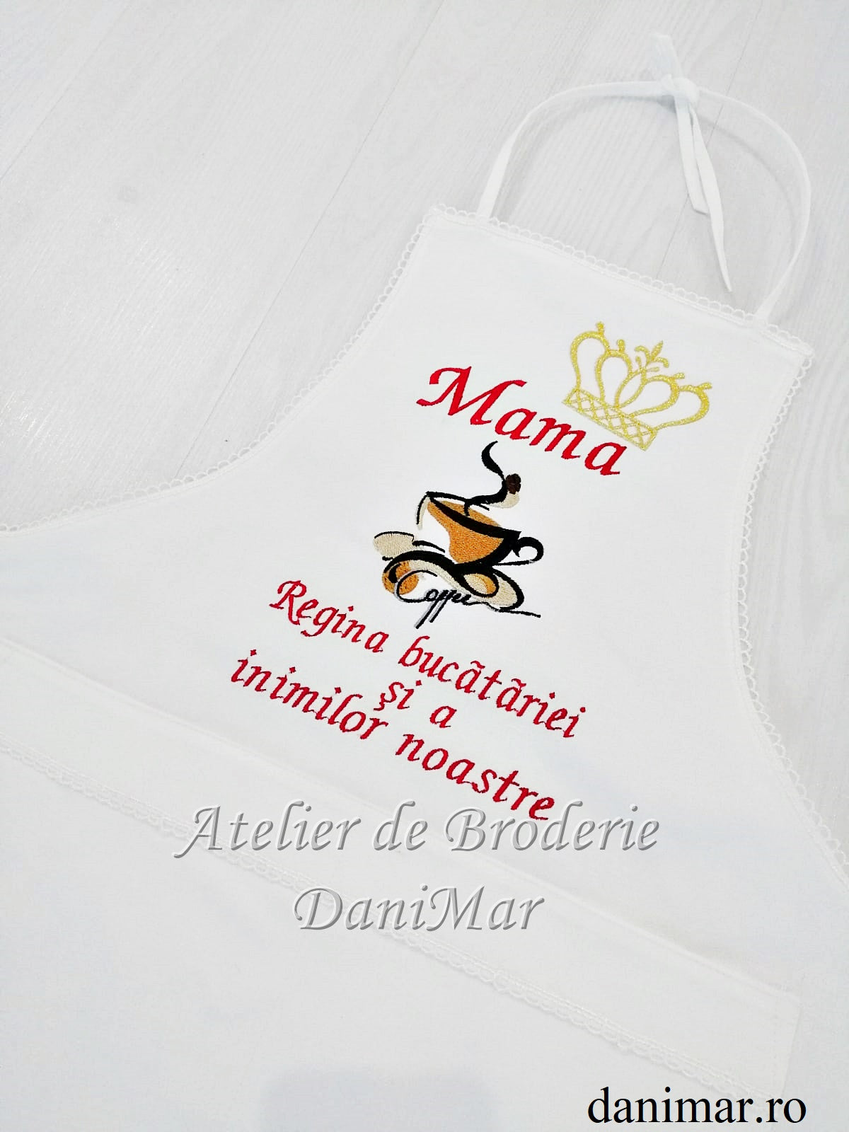 Sort personalizat cu broderie - Mama, regina bucatariei si a inimilor noastre - DaniMar