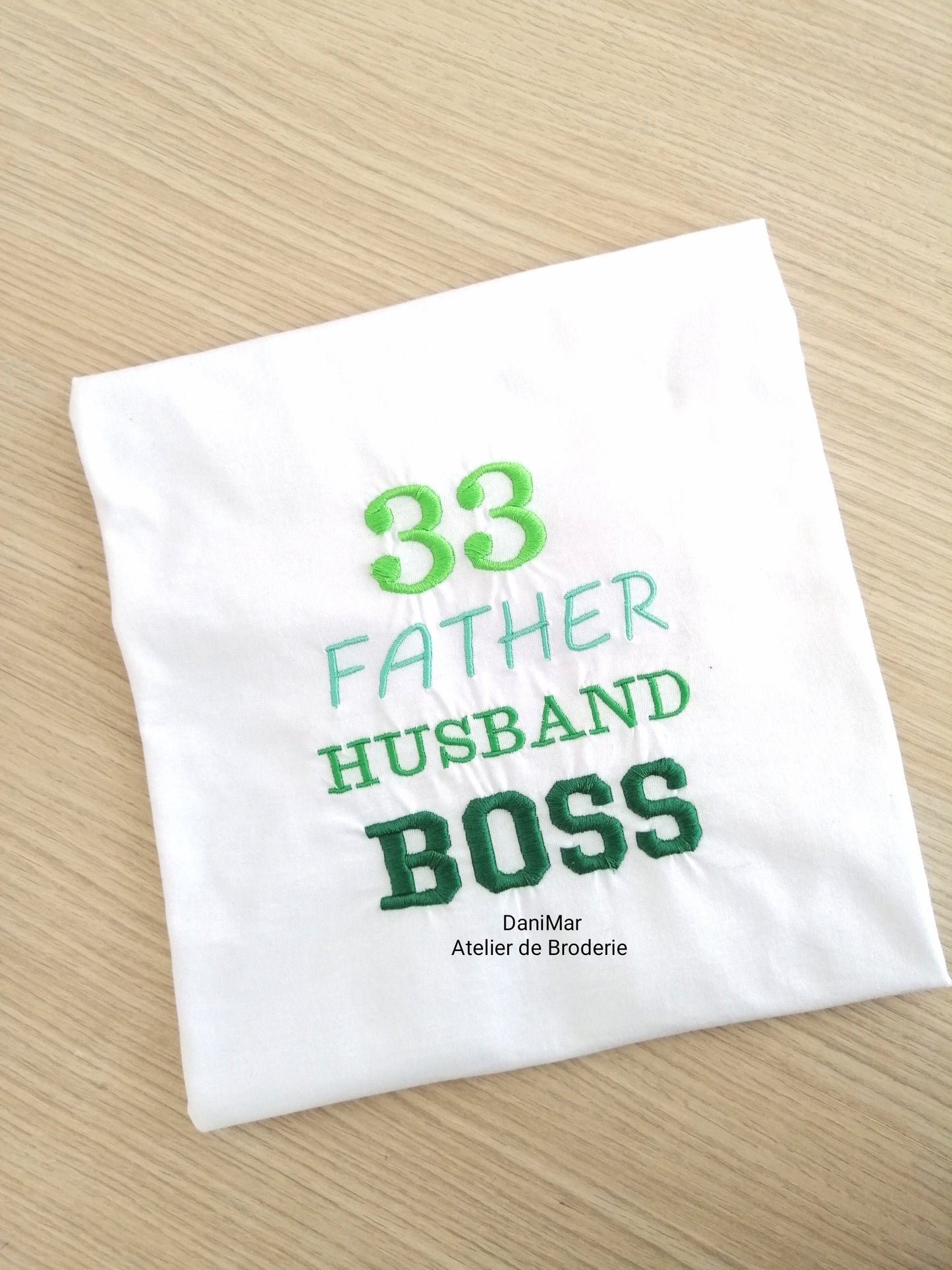 Tricou aniversar 33 ani personalizat prin broderie - DaniMar