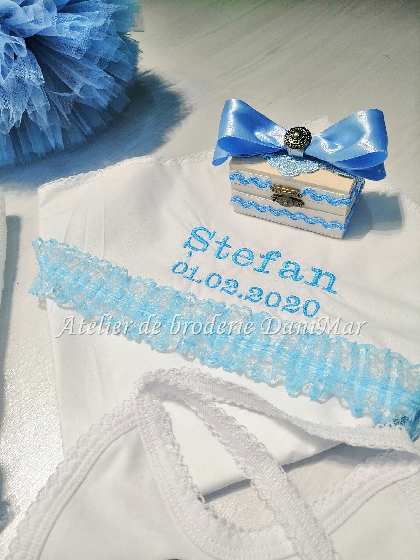 Trusou botez personalizat cu broderie - DaniMar