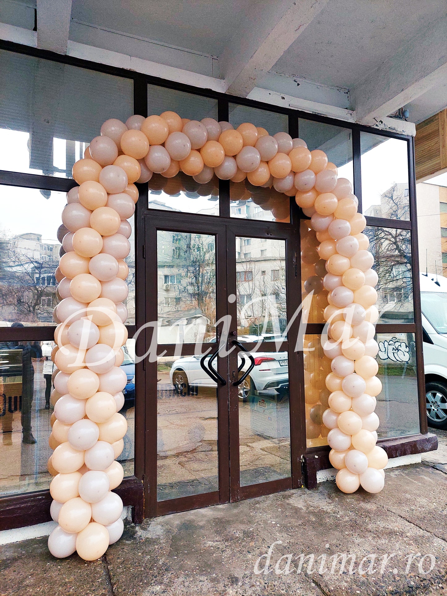 Arcada din baloane pentru deschidere / inaugurare spatiu comercial magazin