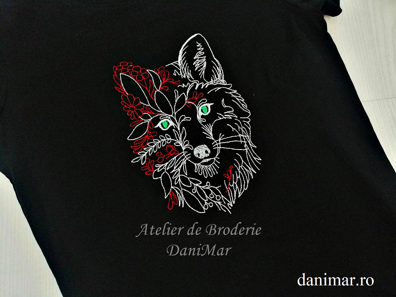 Tricou personalizat cu fir cu insertii metalice - DaniMar 